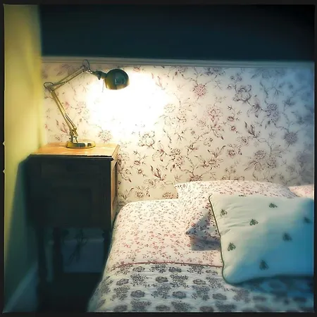 Bed & Breakfast Chateau Des Edelins Bayet